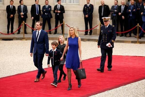 Emmanuel Macron převzal úřad: Francie má nejmladšího prezidenta v historii