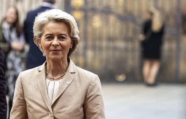 Obrazem: Macron, Scholz a Rutte šli na Hrad pěšky, ostatní přijeli auty