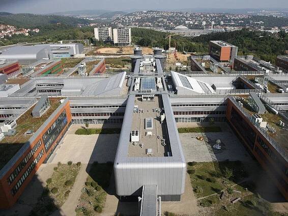 Kampus za pět miliard už slouží studentům