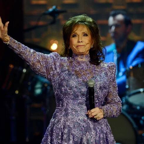 Musicians, fans react to death of country star Loretta Lynn