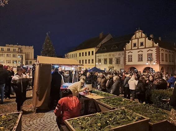 Pyroshow i obří andělé. Advent v Táboře začal už v pátek