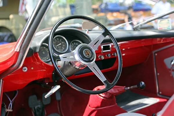 Soubor:1961 Alfa Romeo Giulietta Sprint Speciale dash.jpg