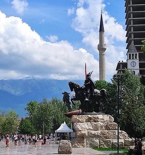 Albánie - (Tirana, Durres)- bez obav.