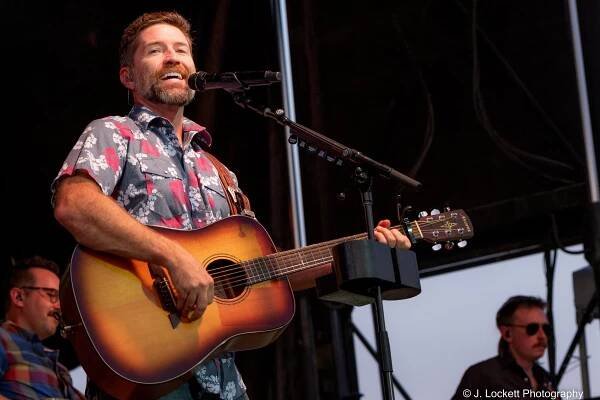 JOSH TURNER - ON THE LAWN