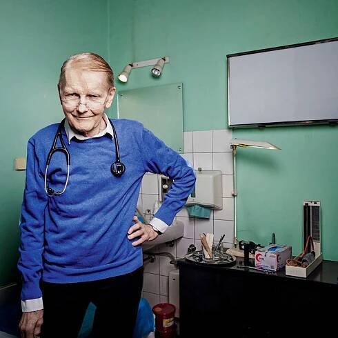 Český doktor House: Imunolog Jaroslav Svoboda o kouření, které (někdy) prospívá zdraví