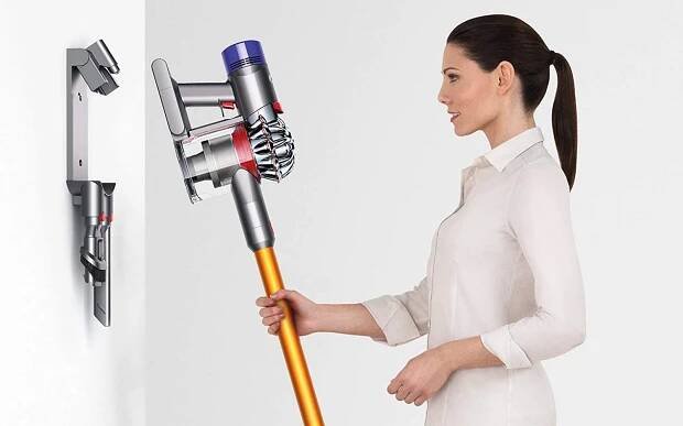 Dyson V8 Absolute 2023 držák na zeď