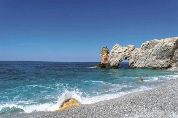 Ostrov Skiathos láká na dovolenou u krásných pláží.