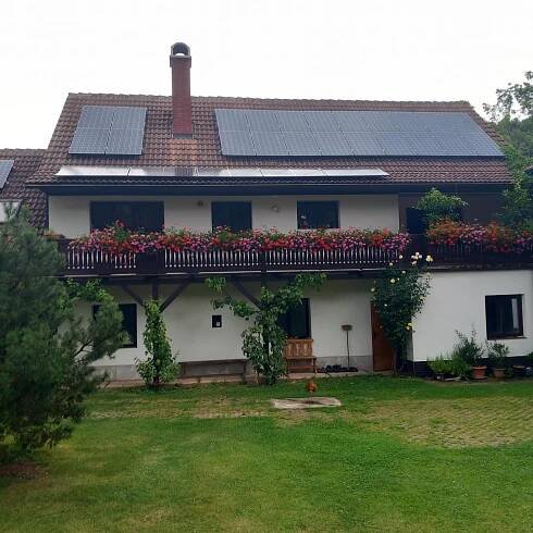 U tří jasanů, hotel v Luži