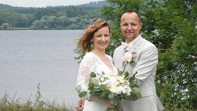 Petr Rajchert si změnil příjmení a potřetí se oženil, manželka je těhotná