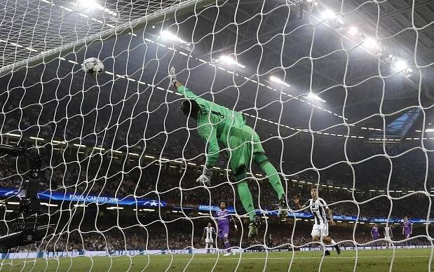 Fotbal se změnil v noční můru, stýskal si Buffon, když si ani na třetí pokus na ušatý pohár nesáhl. Takže za rok...