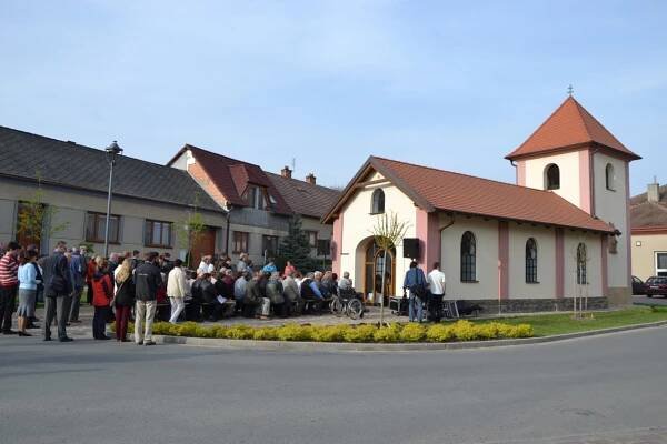 Žehnání interiéru kaple - Oficiální stránka obce Sivice