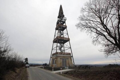 Fotky: Ocelový jehlan na hranici Českého ráje. Rozhledna Čížovka je po letech konečně otevřena