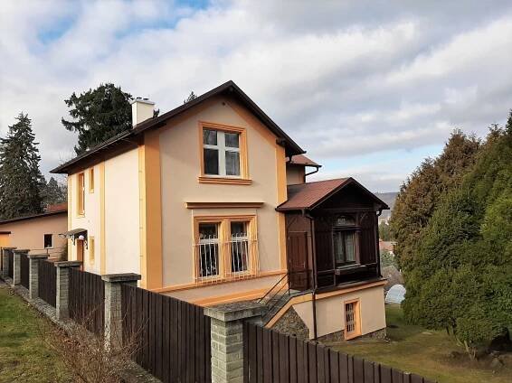Dobřichovice: letní sídla u Berounky, vily generálů i místo děsivé rodinné tragédie
