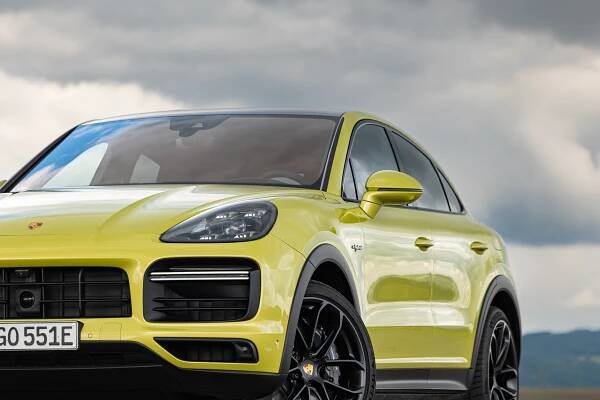 Porsche Cayenne před 21 lety předběhlo dobu. Dodnes je ideálním luxusním SUV pro milovníky značky