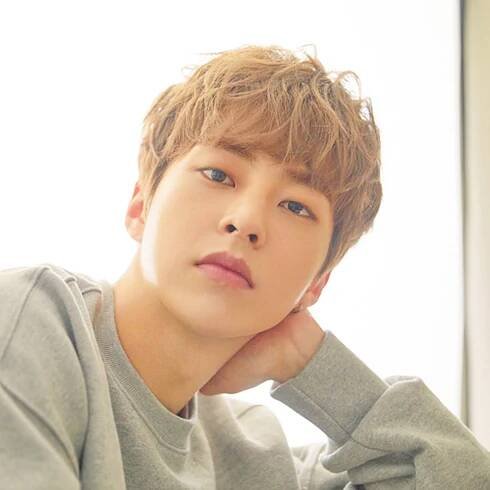 Xiumin of EXO Reveals Shaved Head Ahead of Military Enlistment