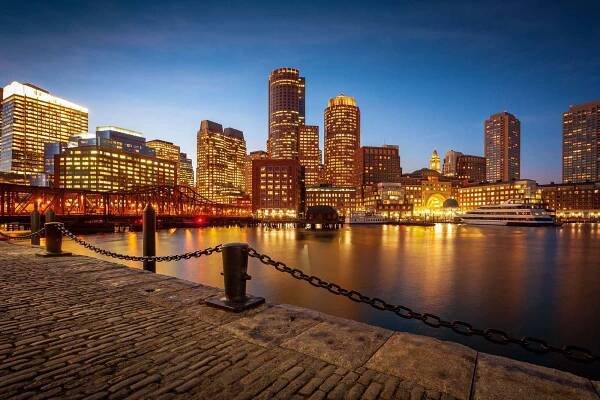 Robert S. Davis is a visual journalist and communicator skilled in photography, editing and design