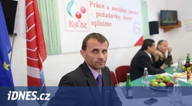 Komunistického poslance Mackovíka sledovala StB. Moc často byl na letišti - iDNES.cz