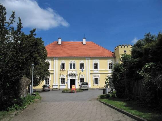 Petrovice (zámek, okres Příbram)
