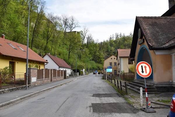 Z městyse zmizely kontejnery na papír a plasty, domácnosti mají své popelnice