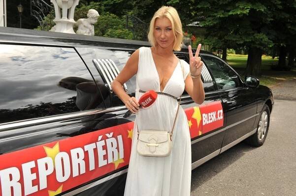 Mesarošová v limuzíně: Vystavila silikonové pětky! To vám spadne brada!