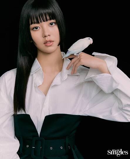 Kim So Hyun sleduje svoje staršie projekty s cieľom získania novej motivácie - Asianstyle
