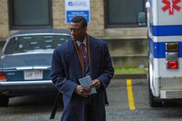 Město na kopci - Prostěradlo Billa Russella - Z filmu - Aldis Hodge
