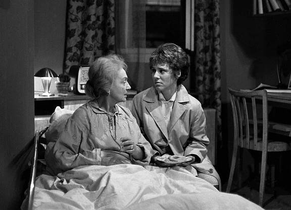 Okno místo dveří - Z filmu - Marie Rosůlková, Růžena Merunková