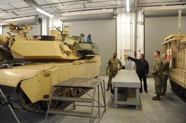 Americký tank M1A2C Abrams s aktivní ochranou Trophy a přídavným pancířem | Armádní noviny