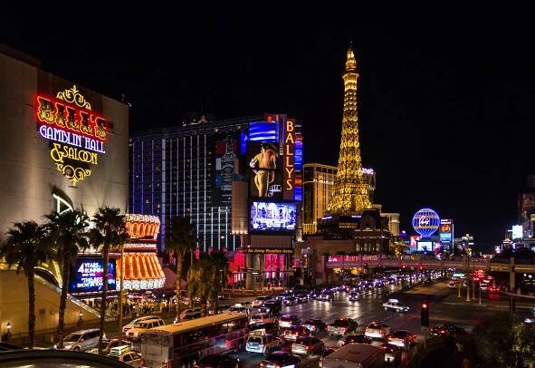 Las Vegas: Hříšné město snů, kde budovy zdobí zlatem a jedna noc vyjde na milióny