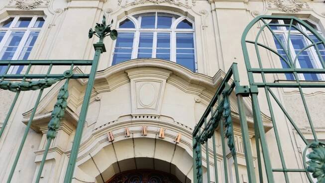 Detail fasády někdejší Rakousko-uherské banky | foto: Jan Ptáček,  Český rozhlas