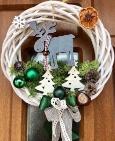 Vánoční věnec na dveře Sobík v lese - Dekorace Janina