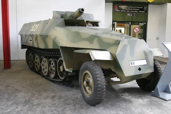 Sd.Kfz.251/9 : Německo (DEU)