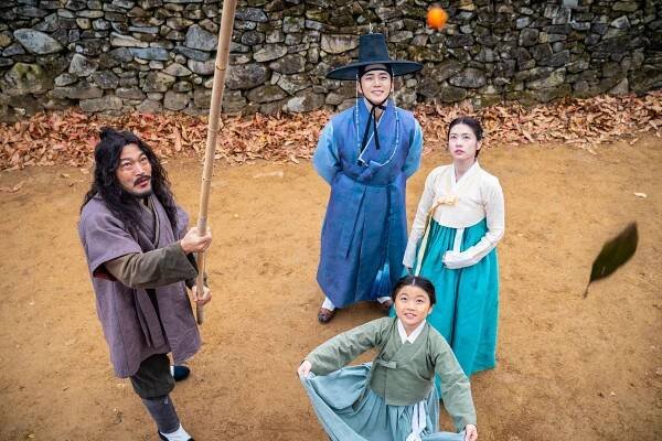 Gwi-hwa Choi, Junho, So-min Jeong - Gibangdoryeong - Z filmu
