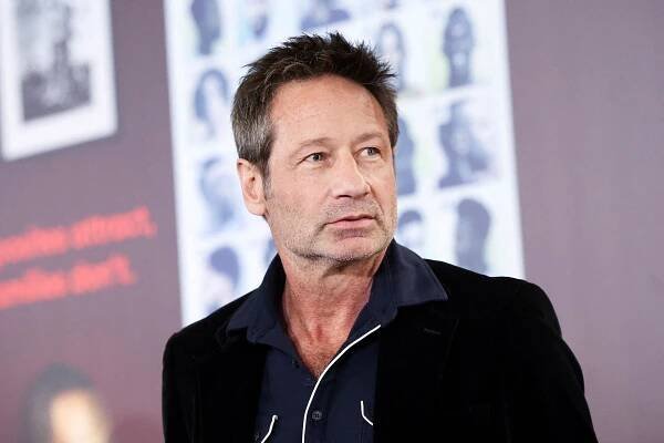 David Duchovny šel v novém filmu úplně do naha. Každý stárne, říká herec