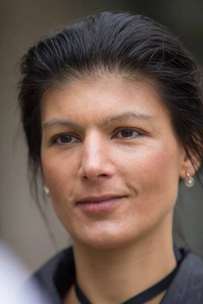 File:Sahra Wagenknecht 2012 1.jpg - Wikimedia Commons