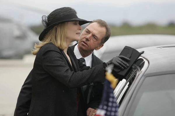 24 hodin - Day 5: 6:00 a.m.-7:00 a.m. - Z filmu - Jean Smart, Gregory Itzin