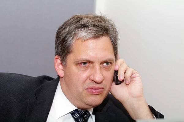 Jiří Dienstbier bude bojovat o Hrad. Podpořila ho ČSSD
