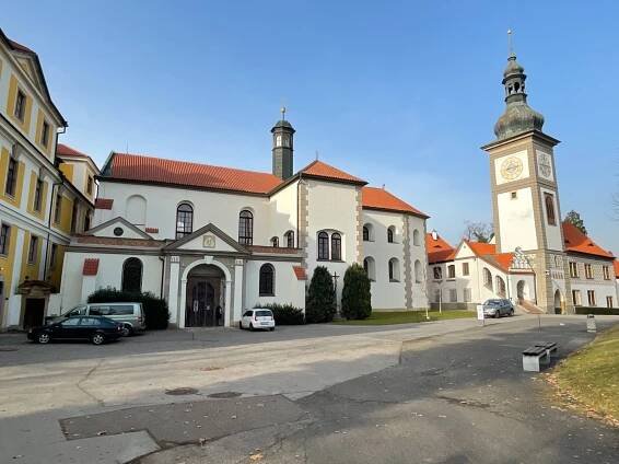Naše kostely :: Zbraslavská farnost