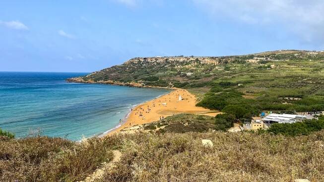 Navštívili jsme nejlepší pláže na Maltě. Kde je nejhezčí písek a které se naopak vyhnout? – Travel Adventure