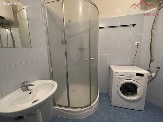 Pronájem bytu 2+kk 60 m², náměstí 1. Máje, Chomutov