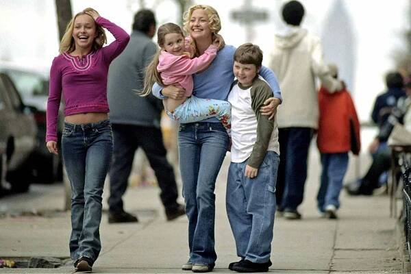 Hayden Panettiere, Abigail Breslin, Kate Hudson, Spencer Breslin Raising Helen - 2004