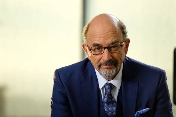 Jean-Claude Van Johnson - A Little Conversation About Trust - Z filmu - Richard Schiff