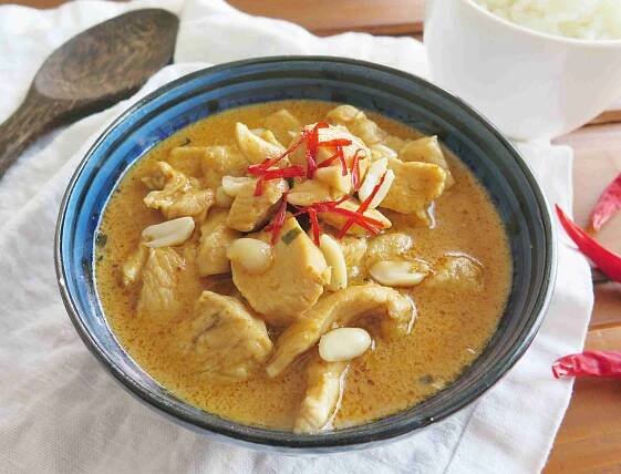 PANANG CURRY: thajské kari s kuřecím masem - Ochutnejte svět