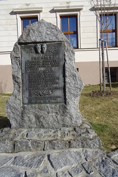 Fotografie - Pomník obětem 2. světové války - Mladá Vožice - 13.02.2022