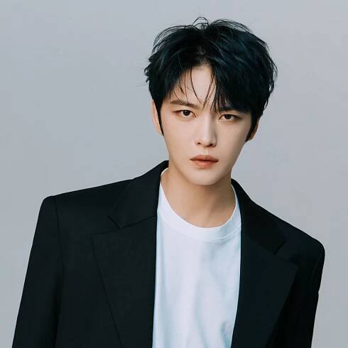 Vedeli ste o tom, že bol spevák Kim Jae Joong ako dieťa adoptovaný?