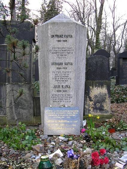 Soubor:Grave of Franz Kafka in the New Jewish Cementery, Prague.jpg – Wikipedie