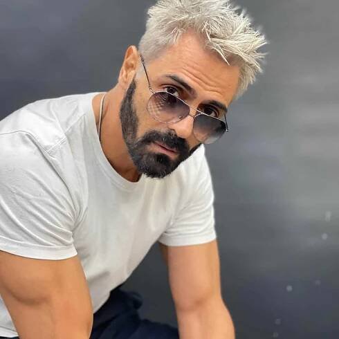 Arjun Rampal : Net Worth, Height, Weight, Age, Affairs, Wiki, Facts and Figures 14