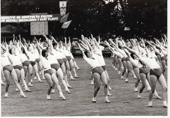 Okresní spartakiáda v Pelhřimově. Rok 1975. Foto: se svolením Miloslava Kotrče