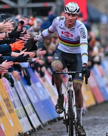 Mathieu van der Poel v cyklokrosovej sezóne 2024/25 – Biker.sk