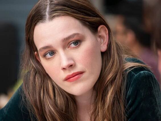 Victoria Pedretti Explains That Wild Plot Twist in ‘You’ Season 2